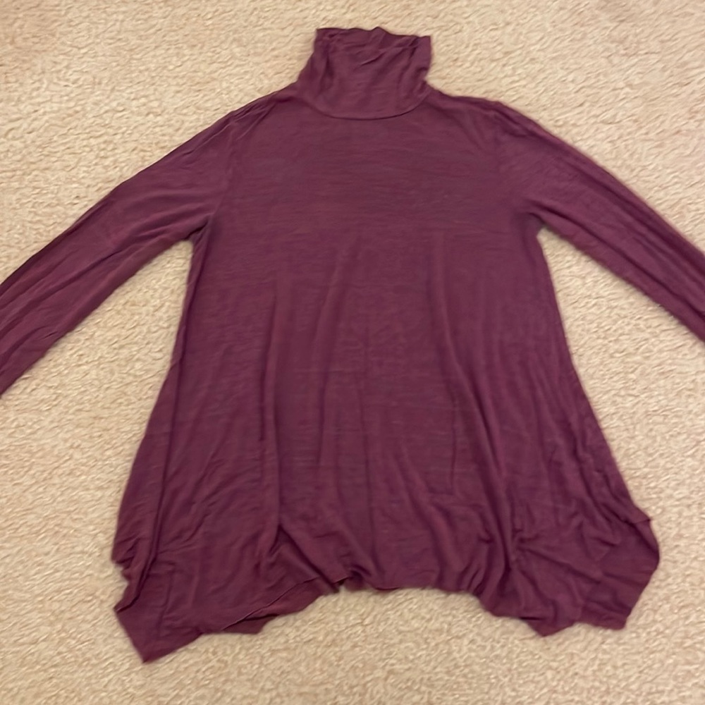 American Eagle Soft & Sexy collection pink flowy turtleneck top